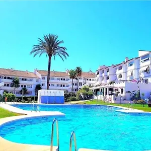 En Mijas Con Terraza, Capacidad 5 Personas Con Piscina De Temporada Málaga